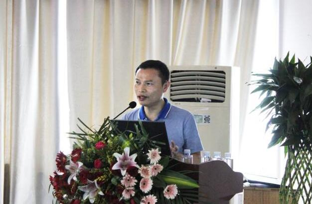 开云手机平台-开云(中国)玻璃体切割何建忠.jpg 开云手机平台-开云(中国)玻璃体切割何建忠.jpg