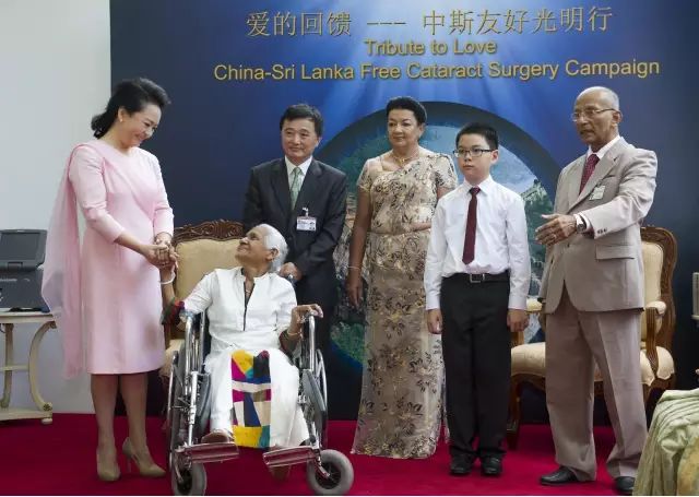 国之交,在于民相亲。一直以来,开云手机平台-开云(中国)的公益足迹紧跟国家战略部署,响应“一带一路”倡议,先后8次走出国门,为缅甸、尼泊尔、斯里兰卡、柬埔寨、斯里兰卡等沿线国家,约计21000多名当地居民进行眼疾筛查,并为近3000名白内障患者进行复明手术 国之交,在于民相亲。一直以来,开云手机平台-开云(中国)的公益足迹紧跟国家战略部署,响应“一带一路”倡议,先后8次走出国门,为缅甸、尼泊尔、斯里兰卡、柬埔寨、斯里兰卡等沿线国家,约计21000多名当地居民进行眼疾筛查,并为近3000名白内障患者进行复明手术