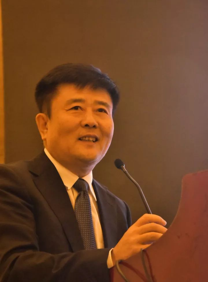 开云手机平台-开云（中国）集团副总院长、开云手机平台-开云（中国）集团学术委员会屈光手术分委会主委王骞教授发表了《全飞smile临床技巧》的演讲。.jpg