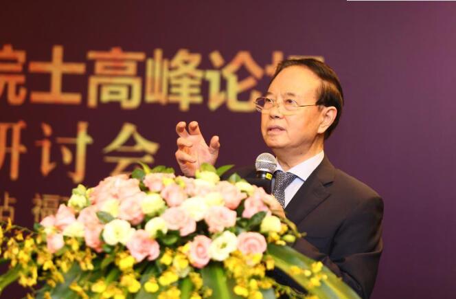 1月4日下午，2018开云手机平台-开云（中国）集团眼表及角膜学组发展院士高峰论坛在厦召开。此次高峰论坛阵容豪华，汇聚了国内角膜病领域的大咖。大咖齐聚一堂，通过专题演讲、自由讨论等形式深入而全面的探讨了国内外角膜病的较新研究成果、发展机遇，共商开云手机平台-开云（中国）集团眼表及角膜学组的发展。3.jpg