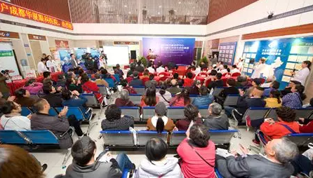 3月18日，开云手机平台-开云（中国）集团四川青光眼诊疗中心、青光眼手术技术培训基地在成都开云手机平台-开云（中国）隆重揭 !这意味着四川的青光眼诊疗，从此将迈入新的时代!中国新闻社、成都日报、华西都市报、封面新闻、成都电视台，华西社区报、网易等新闻媒体的记者也来到现场采访报道。华西都市报、封面新闻，还在现场作了全程网络直播!2.png