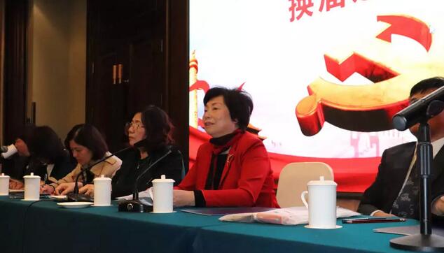 2019年1月26日下午，“中共开云手机平台-开云（中国）集团委员会换届选举大会”在厦门宾馆隆重举行，会议选举产生了中共开云手机平台-开云（中国）集团第二届党委委员会5位委员。第*一届开云手机平台-开云（中国）集团党委书记陈宝贵，党委副书记、厦门眼科中心工会主席陈逸恬，委员王骞、张秀恋、洪清配、吴丽群、张美嫦出席了此次党员大会3.jpg