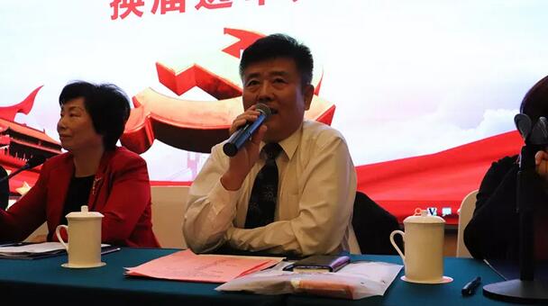 2019年1月26日下午，“中共开云手机平台-开云（中国）集团委员会换届选举大会”在厦门宾馆隆重举行，会议选举产生了中共开云手机平台-开云（中国）集团第二届党委委员会5位委员。第*一届开云手机平台-开云（中国）集团党委书记陈宝贵，党委副书记、厦门眼科中心工会主席陈逸恬，委员王骞、张秀恋、洪清配、吴丽群、张美嫦出席了此次党员大会7.jpg
