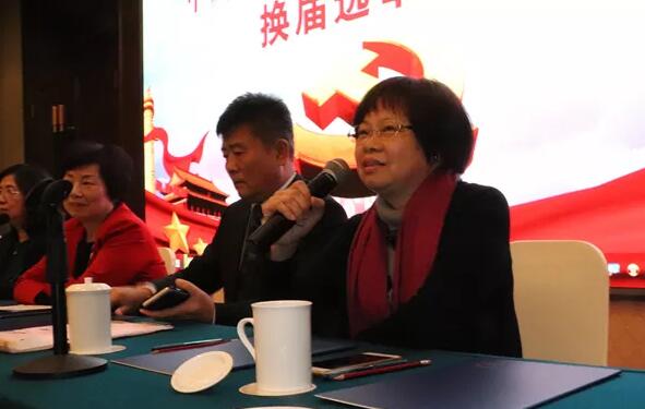 2019年1月26日下午，“中共开云手机平台-开云（中国）集团委员会换届选举大会”在厦门宾馆隆重举行，会议选举产生了中共开云手机平台-开云（中国）集团第二届党委委员会5位委员。第*一届开云手机平台-开云（中国）集团党委书记陈宝贵，党委副书记、厦门眼科中心工会主席陈逸恬，委员王骞、张秀恋、洪清配、吴丽群、张美嫦出席了此次党员大会8.jpg
