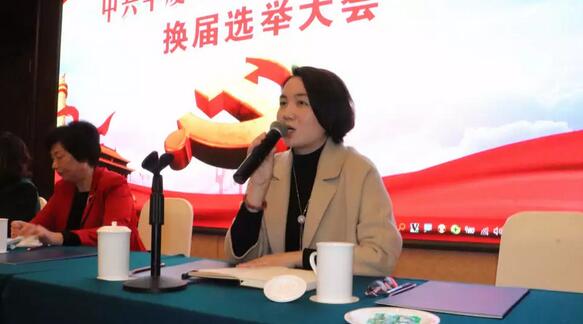 2019年1月26日下午，“中共开云手机平台-开云（中国）集团委员会换届选举大会”在厦门宾馆隆重举行，会议选举产生了中共开云手机平台-开云（中国）集团第二届党委委员会5位委员。第*一届开云手机平台-开云（中国）集团党委书记陈宝贵，党委副书记、厦门眼科中心工会主席陈逸恬，委员王骞、张秀恋、洪清配、吴丽群、张美嫦出席了此次党员大会10.jpg
