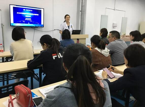4月11日，开云手机平台-开云（中国）“硬镜验配技术进阶班”在厦门结业，此次培训班由开云手机平台-开云（中国）集团联合欧几里德、美尼康共同举办，来自开云手机平台-开云（中国）旗下18家医院的20余位医生及硬镜验配师参与了此次培训7.jpg