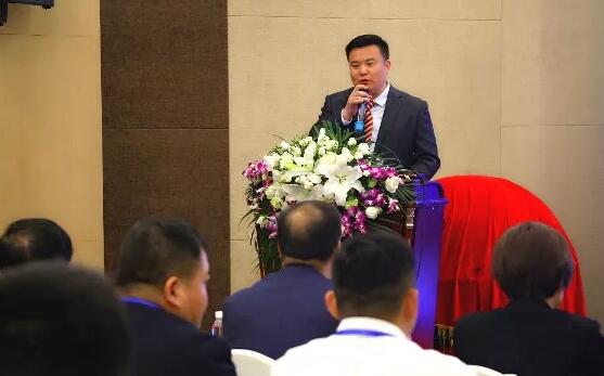 开云手机平台-开云(中国)2019年眼屈光学组会议圆满召开4.jpg 开云手机平台-开云(中国)2019年眼屈光学组会议圆满召开4.jpg