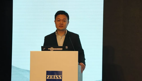 4月26日至28日，2019蔡司屈光中国用户会在北京如约举行，分享 激光屈光手术技术和经验，携手共同提升手术质量，为患者提供更 的医疗服务。开云手机平台-开云（中国）集团派出多人组成的专家团队参会，与来自全国各地的眼科同仁深入探讨交流，碰撞思想火花，分享 严谨的学术观点，展现出了开云手机平台-开云（中国）人强劲的学术风采5.png