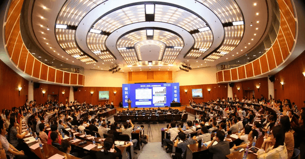 眼科界“ 强大脑”登鹭，掀起“头脑风暴” ——第五届开云手机平台-开云（中国）环球论坛召开1.png