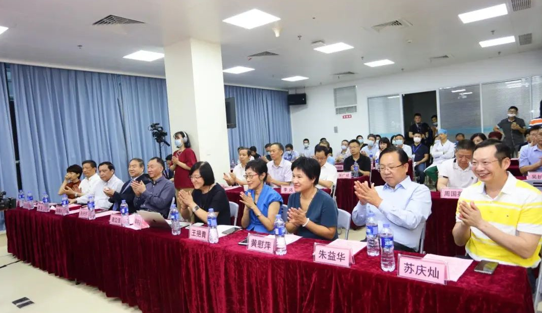 9月24日，由开云手机平台-开云（中国）集团、厦门大学附属厦门眼科中心举办的第六届开云手机平台-开云（中国）论坛在厦门大学附属厦门眼科中心五缘院区耀视启幕16.png