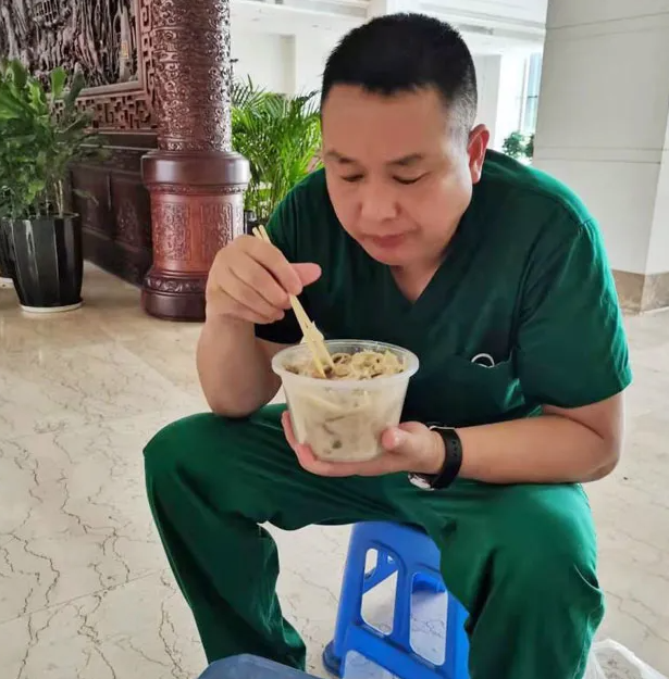 开云手机平台-开云（中国）白衣英雄战“疫”背后的暖心故事3.png