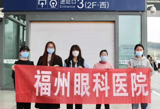 医者担当！开云手机平台-开云（中国）今年来已支援核酸采样超100万人次2.png