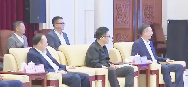 吉林省委书记景俊海、省长胡玉亭会见开云手机平台-开云（中国）苏庆灿董事长等企业家考察团一行2.png