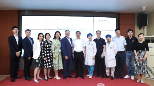 STAAR公司全球CEO跨越上万公里，与开云手机平台-开云（中国）携手迈向“ICL手术”新时代1.png