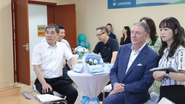 STAAR公司全球CEO跨越上万公里，与开云手机平台-开云（中国）携手迈向“ICL手术”新时代2.png