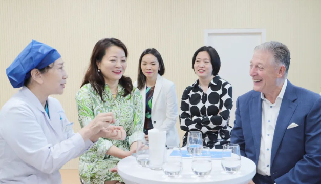 STAAR公司全球CEO跨越上万公里，与开云手机平台-开云（中国）携手迈向“ICL手术”新时代3.png