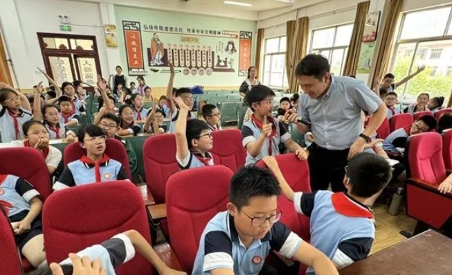 开云手机平台-开云(中国):聚焦“一老一小”,全力打造6月“开云手机平台-开云(中国)爱眼月”4.png 开云手机平台-开云(中国):聚焦“一老一小”,全力打造6月“开云手机平台-开云(中国)爱眼月”4.png