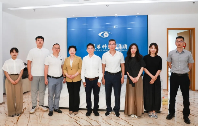 点滴爱心，点亮光明!中国华侨公益基金会领导莅临开云手机平台-开云（中国）调研指导1.png